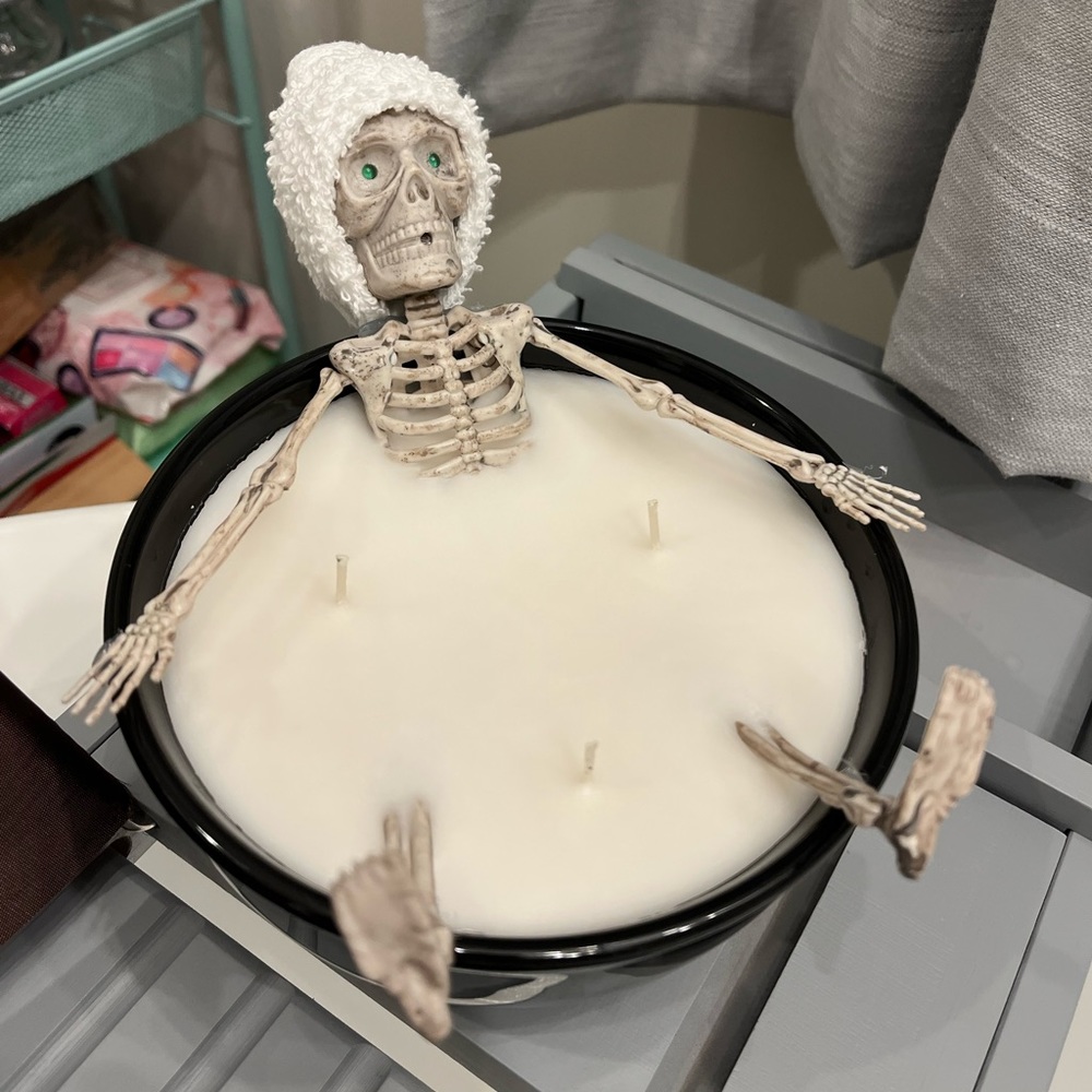 Skeleton Light Up Bathtub Candle!